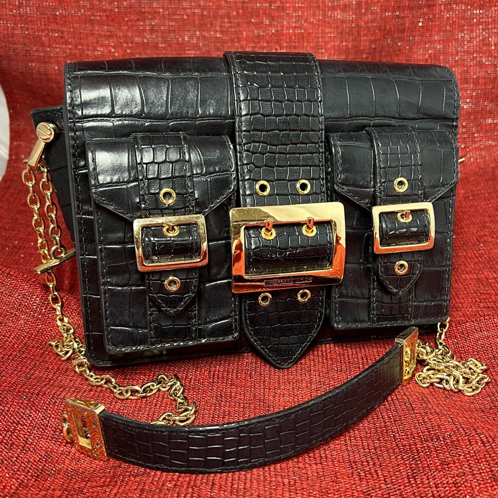 Black embossed leather MICHAEL Michael Kors®
Hayden Medium Pocket Messenger